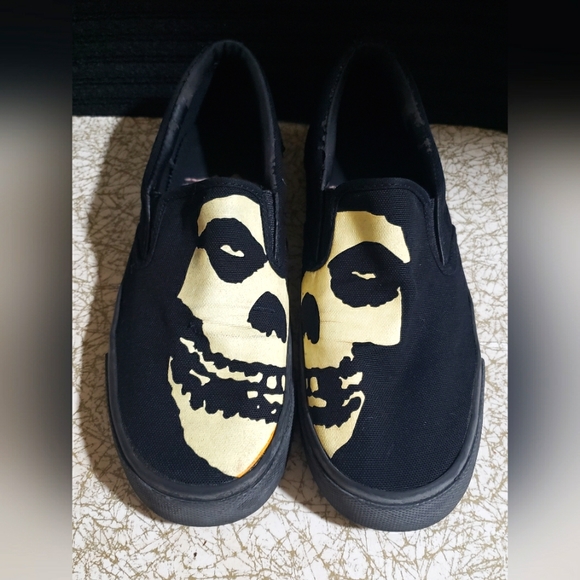 Misfits Other - The Misfits Skull Slip on Sneaker Shoe Size 7